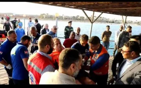 إنقاذ 28 شخصاً وانتشال 3 جثث إثر غرق زورق قبالة سواحل البحر الأحمر