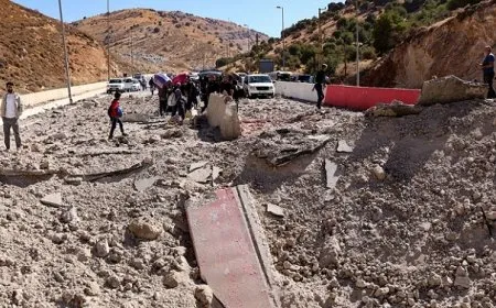 إسرائيل تستهدف 13 معبراً وموقعاً على الحدود السورية اللبنانية