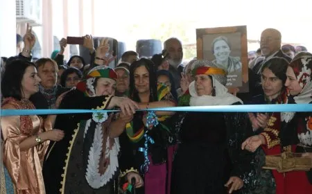 بشعار "تنسج المرأة الحرية"... الهلال الذهبي يفتتح المعهد العالي للفنون بالحسكة
