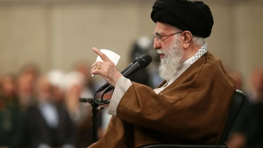 نيويورك تايمز: خامنئي أصدر أوامره بمهاجمة إسرائيل بعد اكتشاف حجم الأضرار