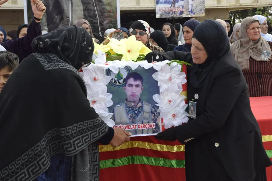 جثمان مقاتل قوات تحرير عفرين الشهيد ولات قرجداخ يوارى الثرى في ديرك