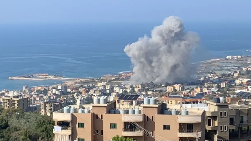 مقتل 20 شخصاً وإصابة 14 آخرين في غارات إسرائيلية على بلدة بلبنان