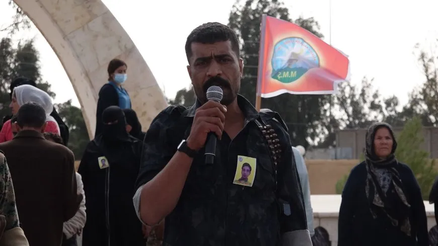 أهالي الطبقة يشيّعون جثمان مقاتل قوات الحماية الذاتية علي العساف