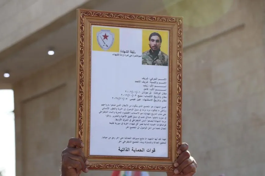 تشييع جثمان مقاتل قوات الحماية الذاتية شريف الأحمد