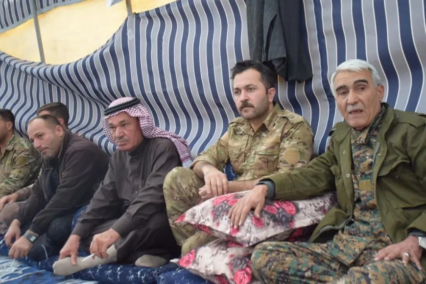 تقديم واجب العزاء لذوي مقاتل الحماية الذاتية موسى الحمادي