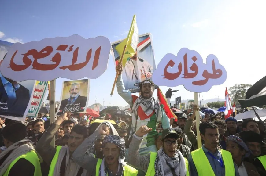 الحوثيون: استهدفنا سفناً للبحرية الأميركية