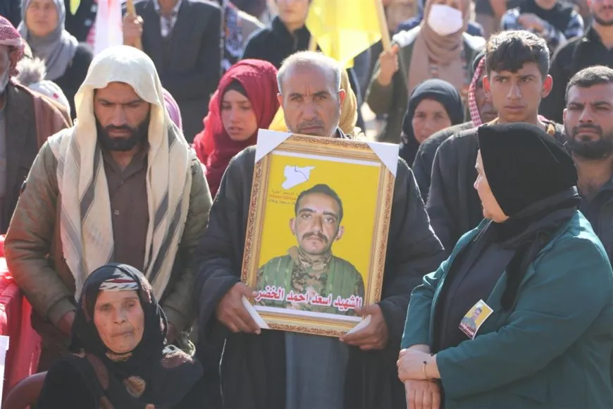 تشييع جثمانَي شهيدَين من قوات سوريا الديمقراطية في الحسكة 