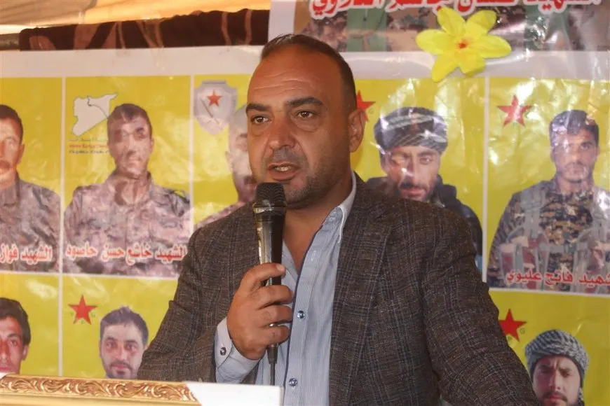 تقديم واجب العزاء لذوي مقاتل قسد في تل حميس
