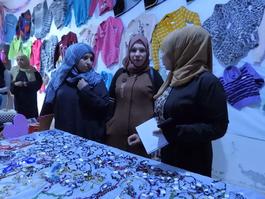 افتتاح معرض فني تسويقي للمشغولات اليدوية في مقاطعة الطبقة  