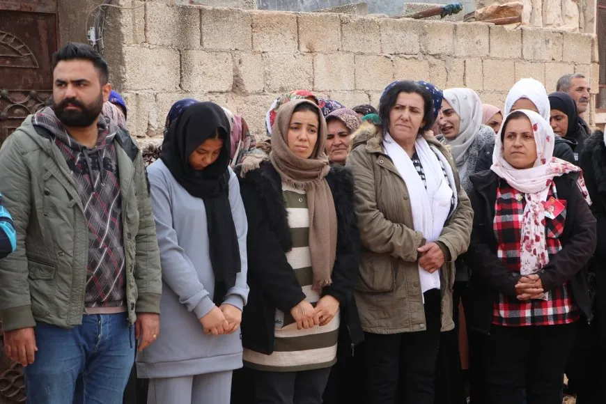 تقديم واجب العزاء لذوي الإدارية في حركة الشبيبة الثورية