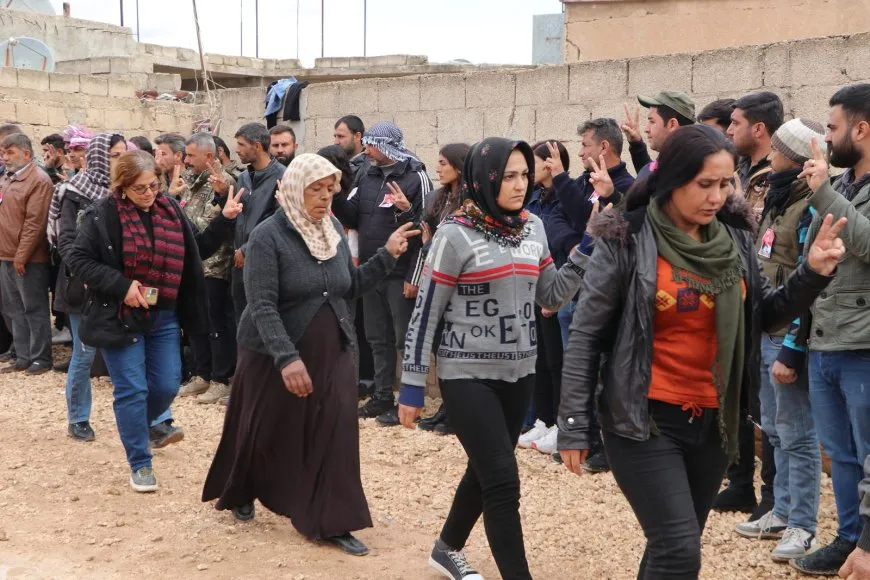 تقديم واجب العزاء لذوي الإدارية في حركة الشبيبة الثورية