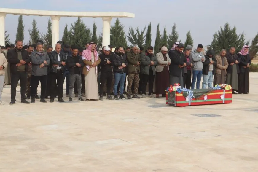 تشييع جثمان مقاتل قسد حسام الهلال في الرقة
