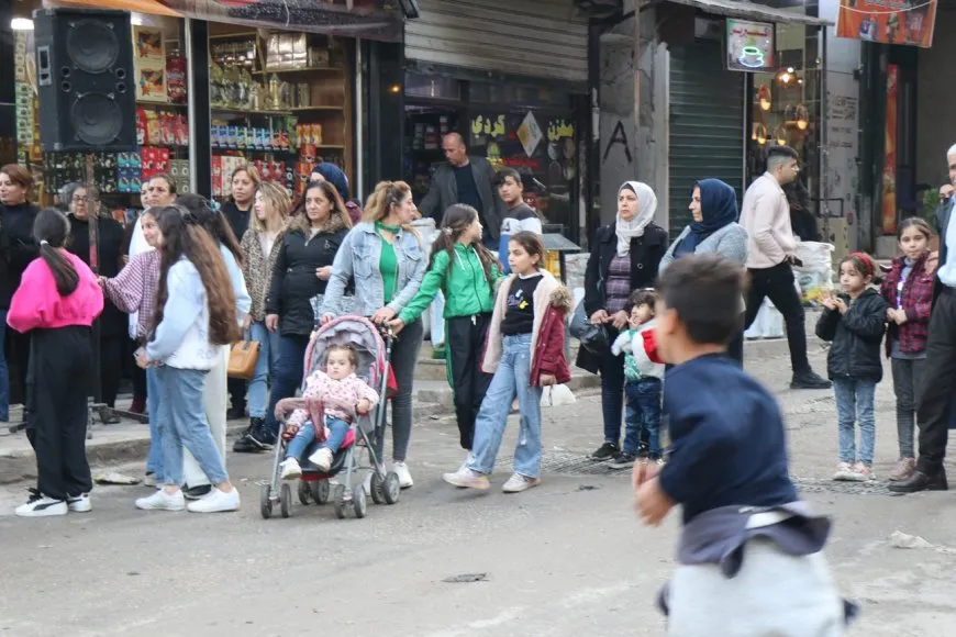 عروض مسرحية في شوارع حلب تجسد سبل تحرر المرأة