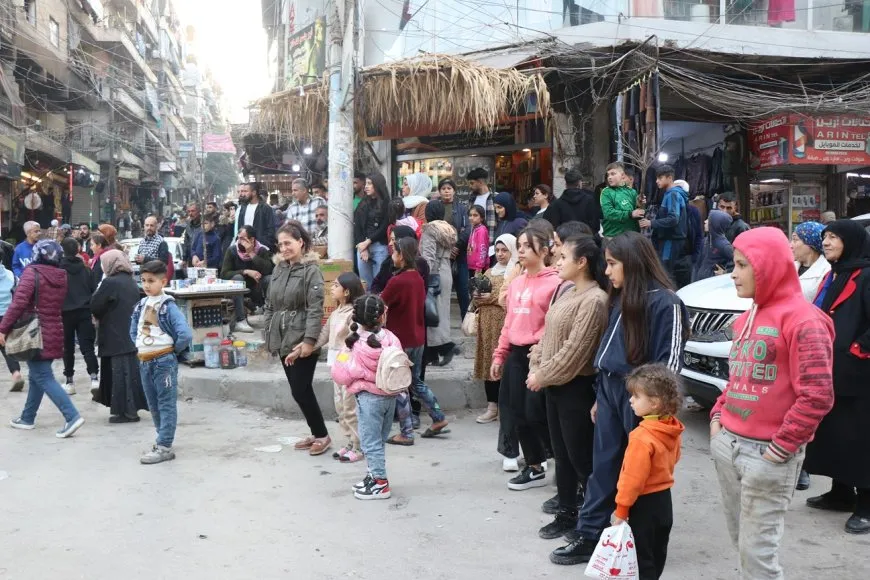 عروض مسرحية في شوارع حلب تجسد سبل تحرر المرأة