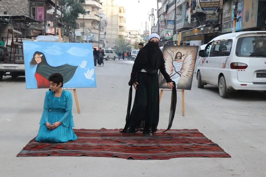 عروض مسرحية في شوارع حلب تجسد سبل تحرر المرأة