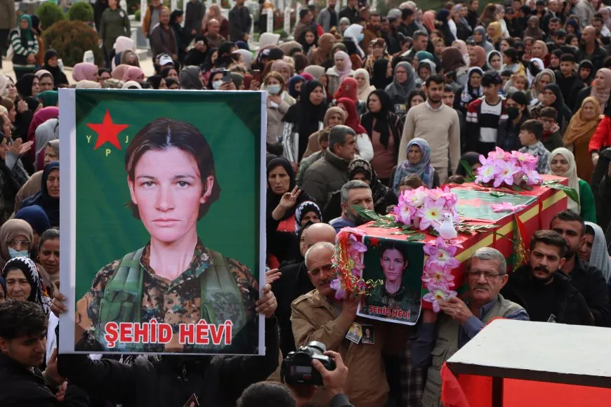 بمراسم مهيبة.. تشيع جثمان قيادية YPJ ومقاتل في قسد