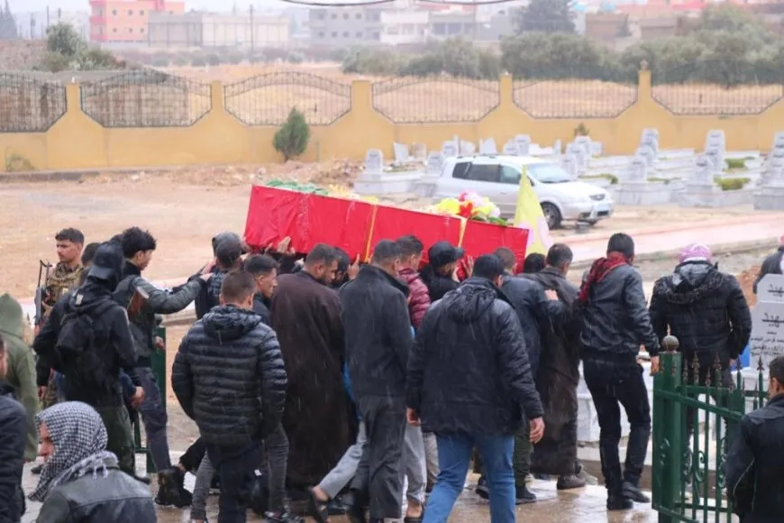 تشييع جثمان مقاتل قوات الحماية الذاتية حسن بطران