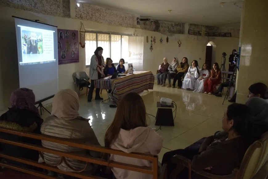ندوة حوارية في "جن وار" بمناسبة اليوم العالمي لمناهضة العنف ضد المرأة