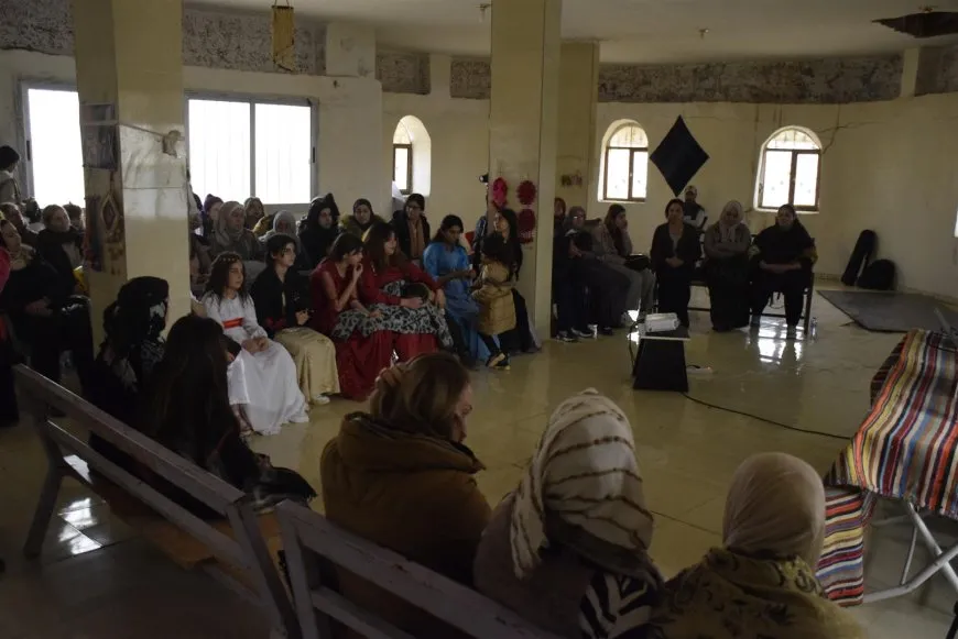 ندوة حوارية في "جن وار" بمناسبة اليوم العالمي لمناهضة العنف ضد المرأة