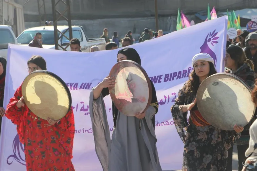 مسيرات 25 تشرين الثاني تؤكد "النضال خيار لا عودة منه حتى تحقيق الحرية لجميع النساء"