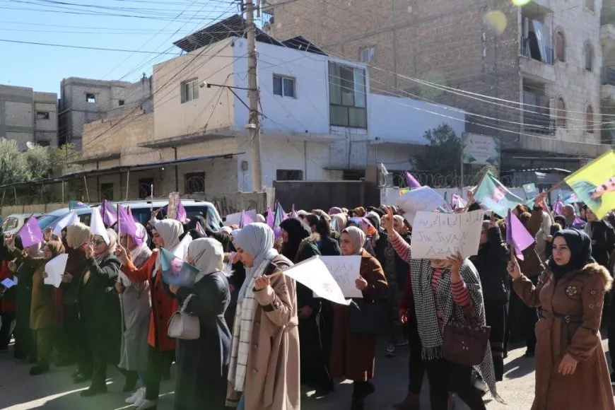 النساء بإقليم شمال وشرق سوريا يملأن الساحات من أجل الحرية والمساواة
