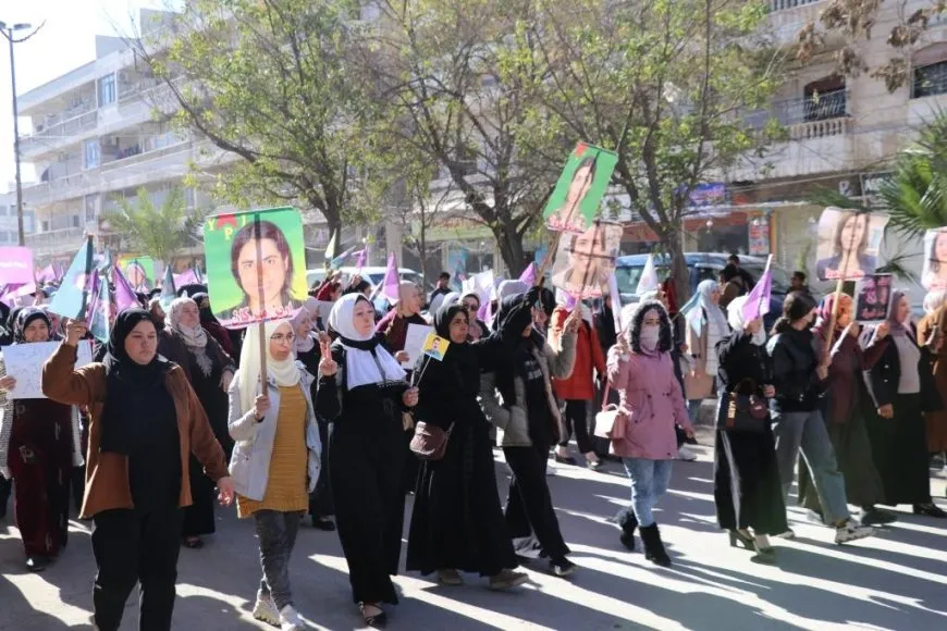 النساء بإقليم شمال وشرق سوريا يملأن الساحات من أجل الحرية والمساواة