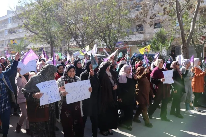 النساء بإقليم شمال وشرق سوريا يملأن الساحات من أجل الحرية والمساواة