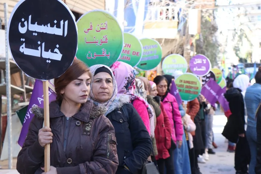 النساء بإقليم شمال وشرق سوريا يملأن الساحات من أجل الحرية والمساواة