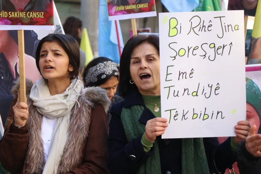 النساء بإقليم شمال وشرق سوريا يملأن الساحات من أجل الحرية والمساواة