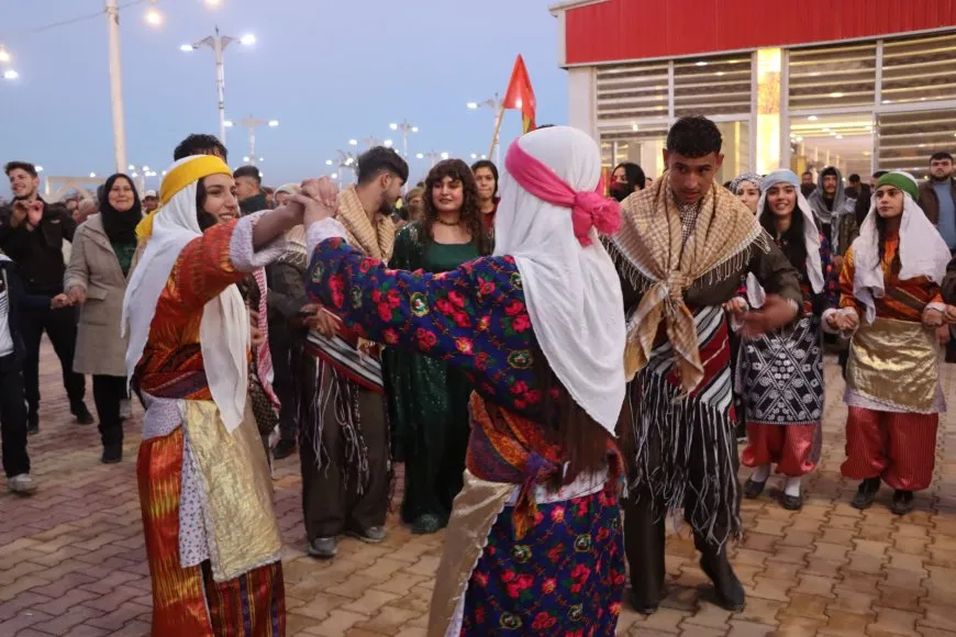 احتفالات جماهيرية عارمة في الذكرى الـ 46 لتأسيس حزب العمال الكردستاني