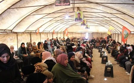 تقديم واجب العزاء لذوي مقاتل قسد فادي الخالد