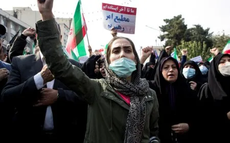 السلطات الإيرانية تعتقل مغنية على خلفية تقديم عرض دون حجاب