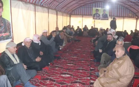 أهالي الرقة يقدمون واجب العزاء لذوي شهيدين من قوات سوريا الديمقراطية