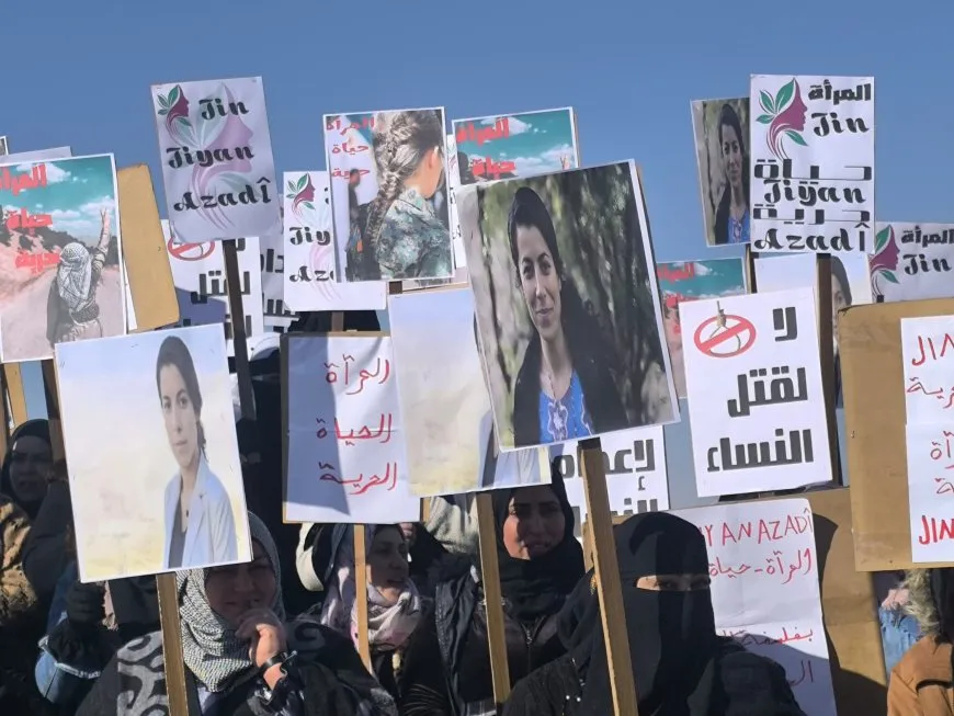 نساء من دير الزور يعلنّ تضامنهن مع مقاومة المرأة في شمال كردستان