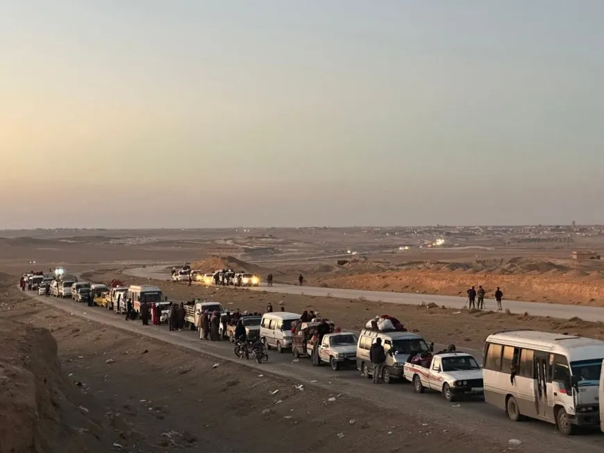 وصول الدفعة الأولى من مهجري مقاطعة عفرين والشهباء إلى الطبقة