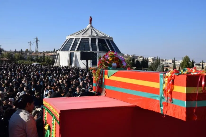 تشييع جثمان مقاتل قسد دلوفان شيران في كوباني