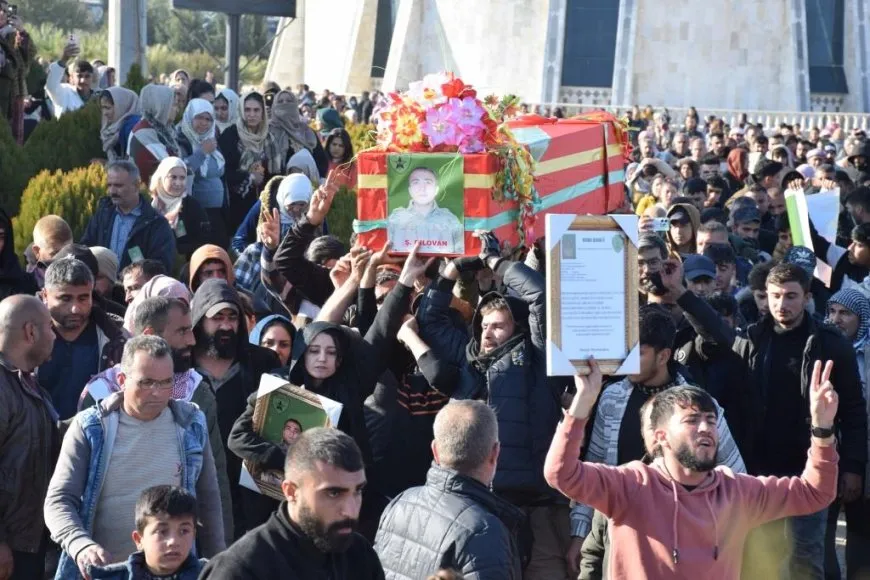 تشييع جثمان مقاتل قسد دلوفان شيران في كوباني