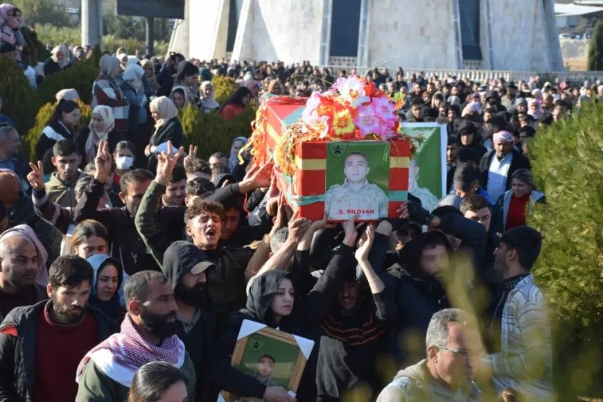 تشييع جثمان مقاتل قسد دلوفان شيران في كوباني