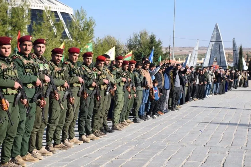 تشييع جثمان مقاتل قسد دلوفان شيران في كوباني