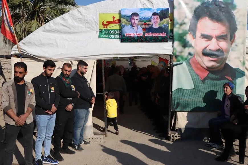 أهالي قامشلو يقدمون واجب العزاء لذوي الشهيد عبد العزيز شيخو
