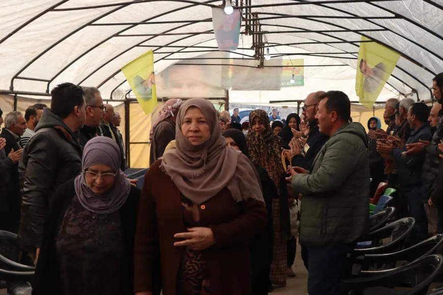 أهالي قامشلو يقدمون واجب العزاء لذوي الشهيد عبد العزيز شيخو