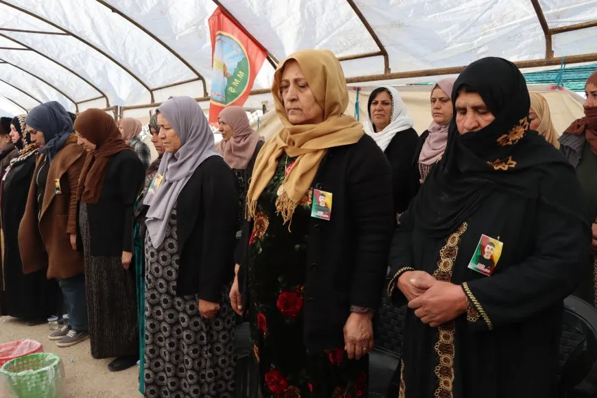 أهالي قامشلو يقدمون واجب العزاء لذوي الشهيد عبد العزيز شيخو
