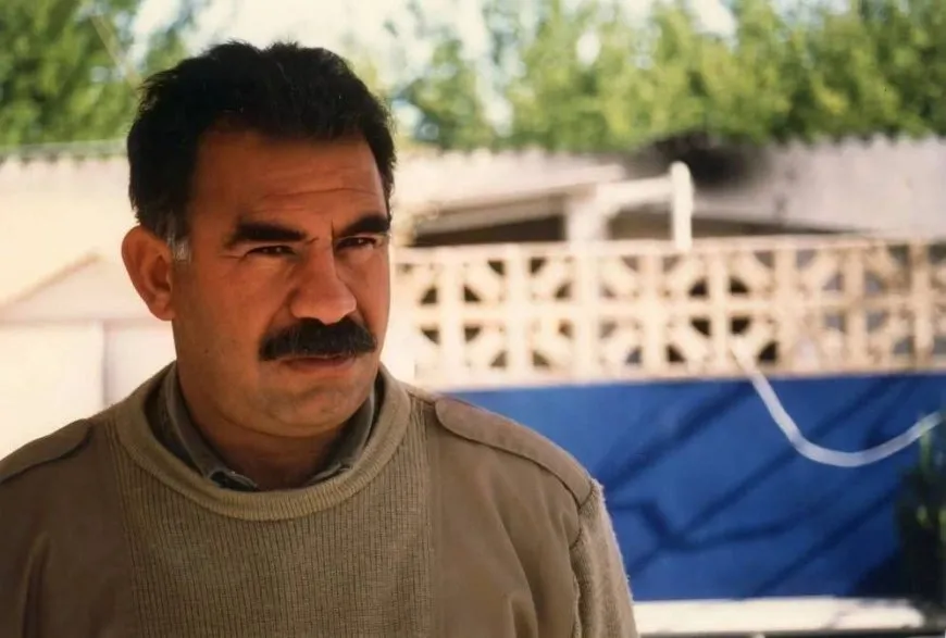 "حريتنا تبدأ بحرية قائدنا"