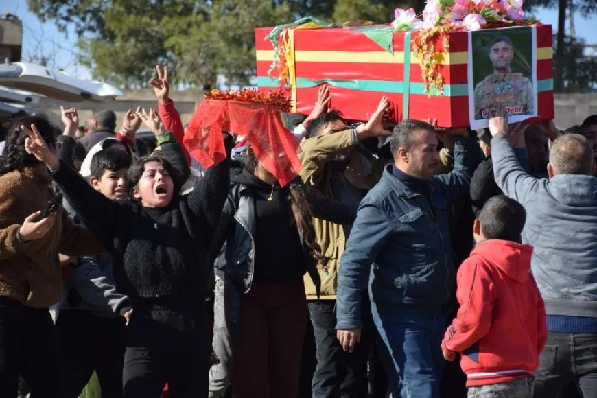 تشييع جثامين مقاتلين لقسد وقوات الدفاع الذاتي في مقاطعة الفرات