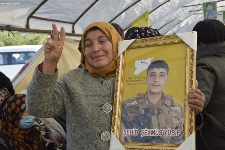 تقديم واجب العزاء لذوي 6 مقاتلين في قامشلو
