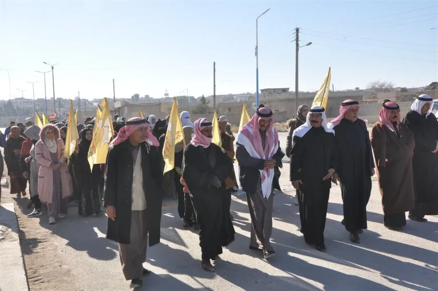 مسيرة في الهول ترفض الاحتلال التركي وتؤكد وحدة مكونات المجتمع