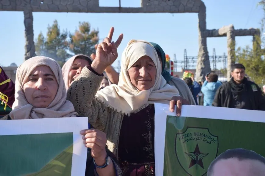 تشييع جثمان مقاتل قسد هبون بوغاز في كوباني والتعهد بالانتقام