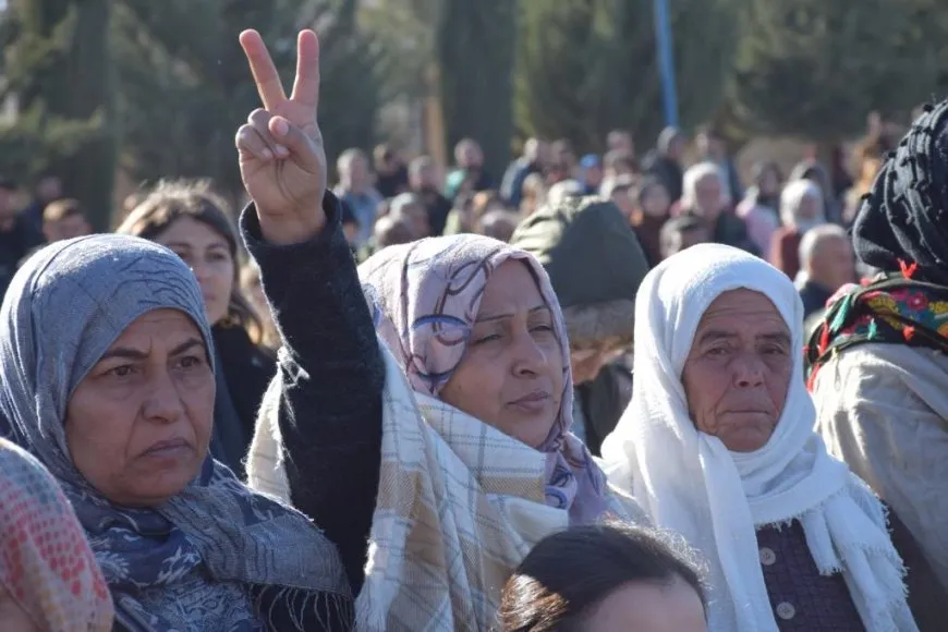 تشييع جثمان مقاتل قسد هبون بوغاز في كوباني والتعهد بالانتقام
