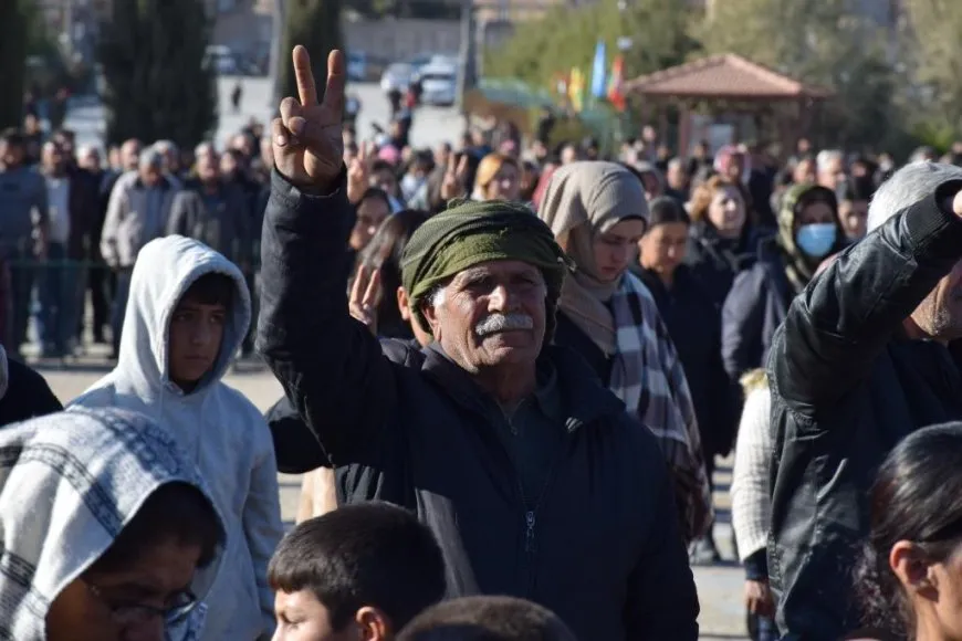 تشييع جثمان مقاتل قسد هبون بوغاز في كوباني والتعهد بالانتقام