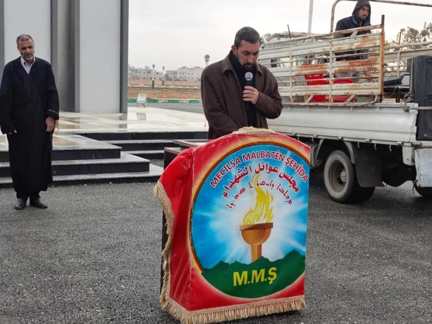 تشييع جثمان عضو قوات الحماية الذاتية الشهيد خالد المحمد حاج حميد في الطبقة